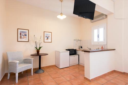 arillasapartmentssmallforbooking-4313