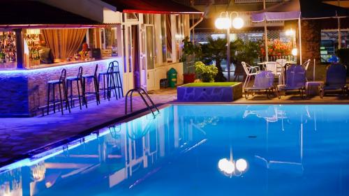 tria-adelphia-pool-view-7