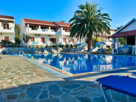 tria-adelphia-pool-view